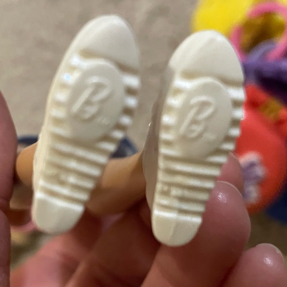 Barbie-one regular size and one small doll (Chelsea) - Picture 5 of 6